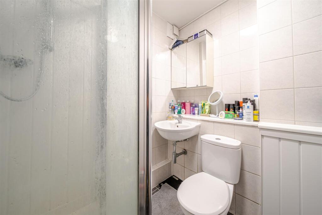 Shower Room.jpg