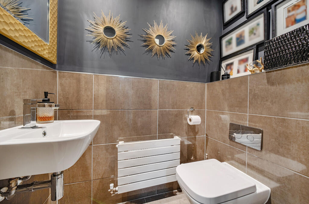 1304098-3-683f18d...