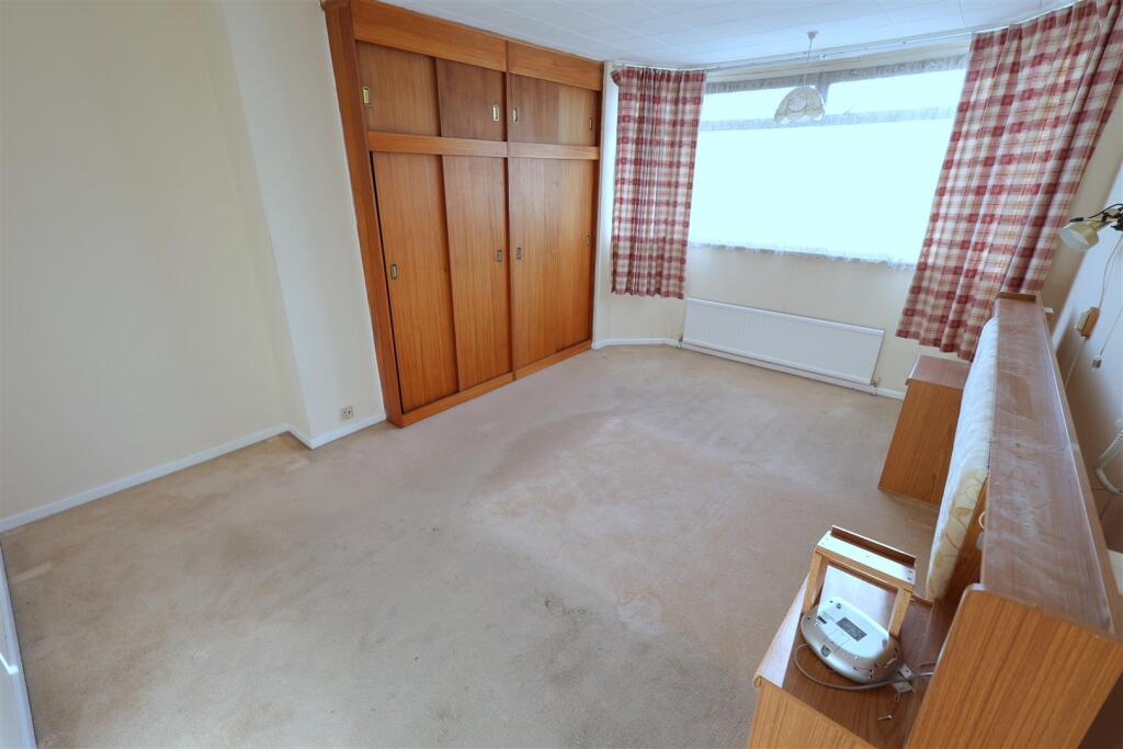 QR Bedroom 1.JPG