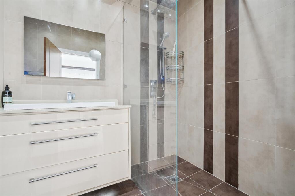 24 Martindale Road, Hounslow - bathroom 1.jpg