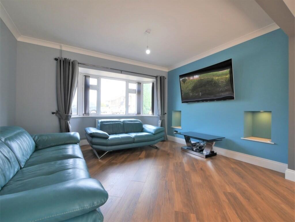 SITTING AND DININ...