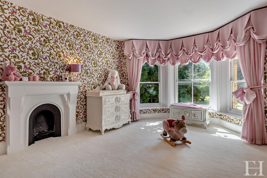 8635654-interiorW...