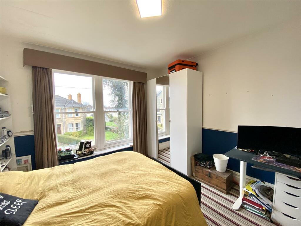 BEDROOM 2