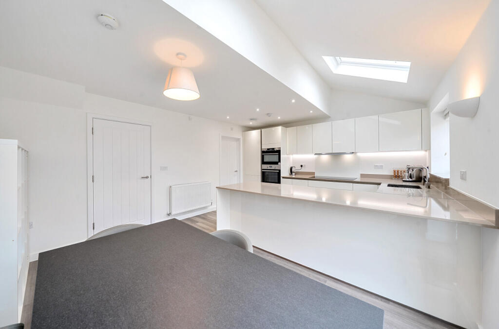 1301551-17-683eea...