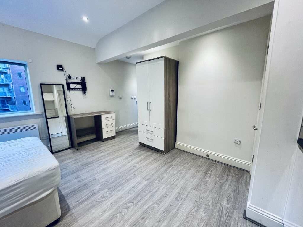 Flat_8_St_James_Row