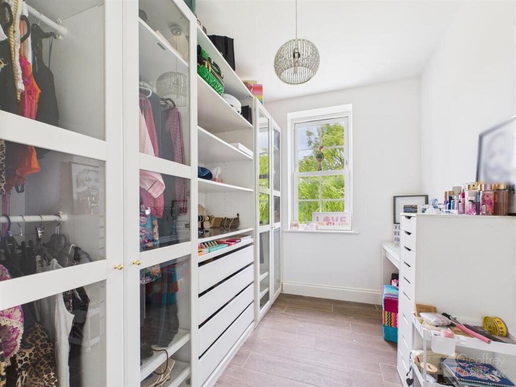 Bedroom 2 - Dressing Room