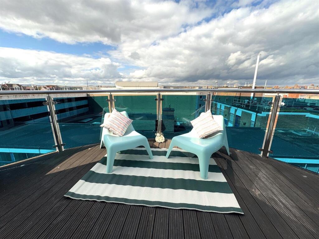 BALCONY.jpg