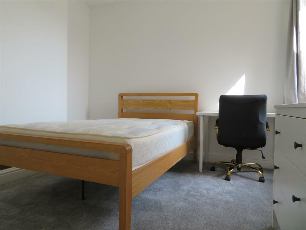 12 Jessie Bed2.JPG
