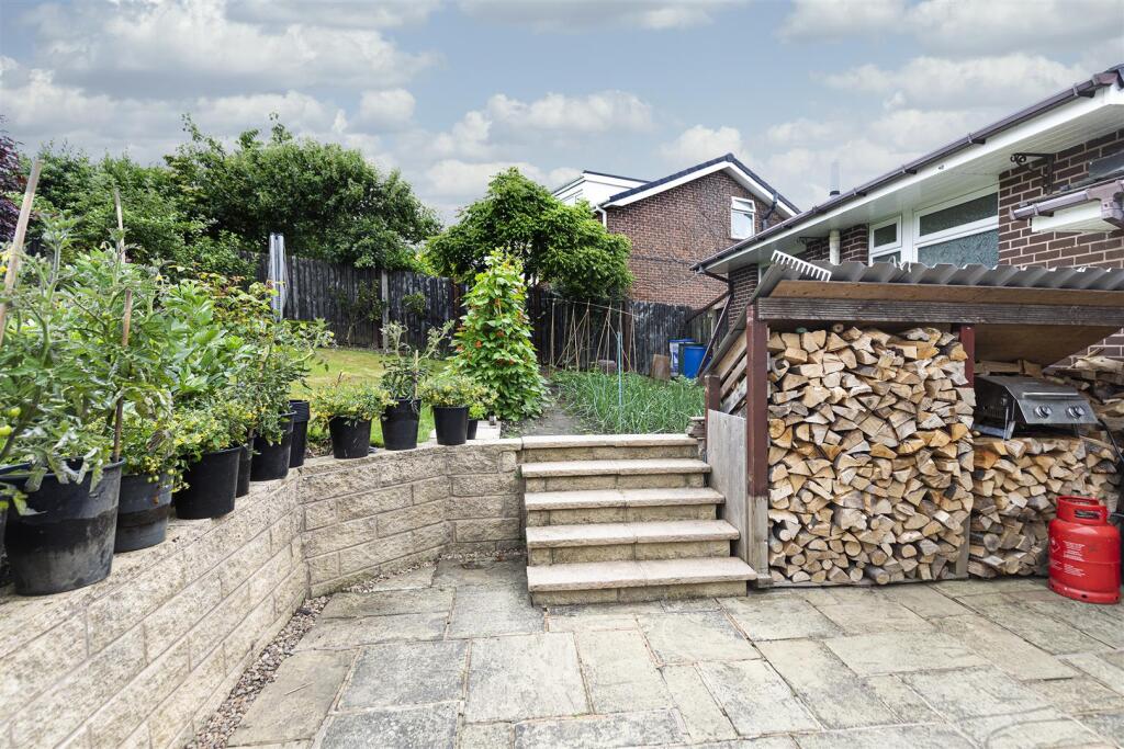 Bramleys Estate Agents - Gleneagles Way - Fixby (4