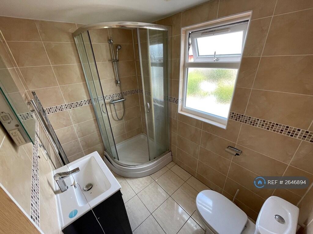 Upstairs Bathroom With Shower