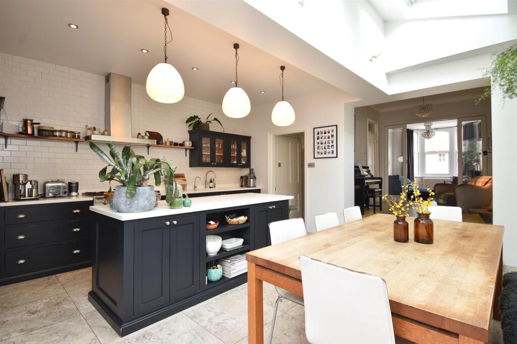 Open plan kitchen/diner