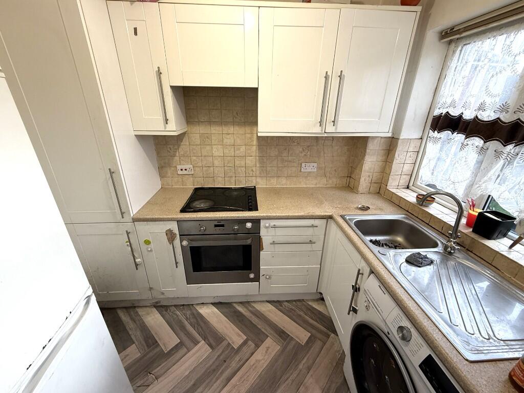 FITTED KITCHEN
