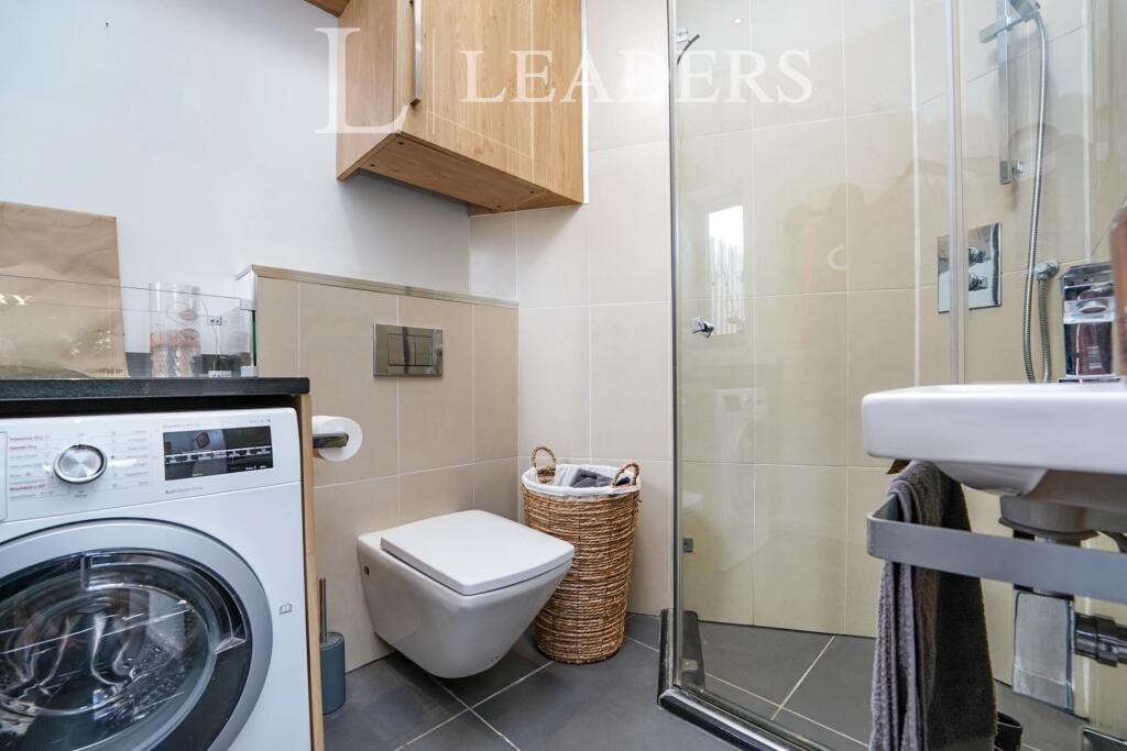 Utility/Shower Room