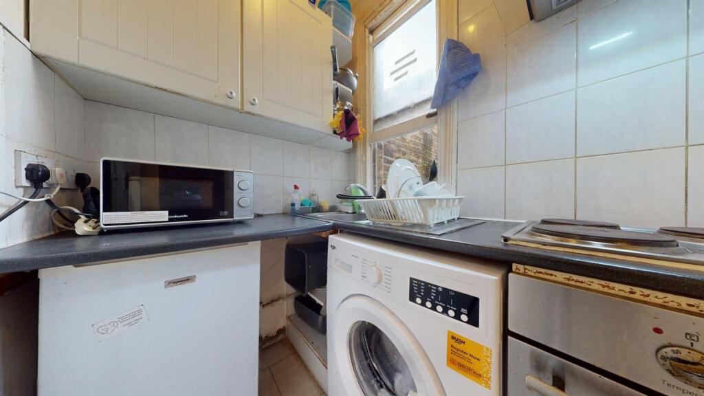 Flat A, 5HogarthPlacekitchen3.jpg