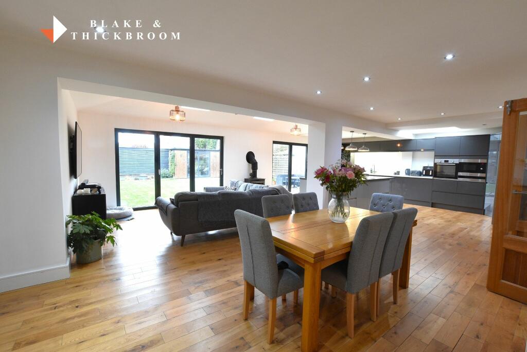 LOUNGE/KITCHEN/DINING ROOM