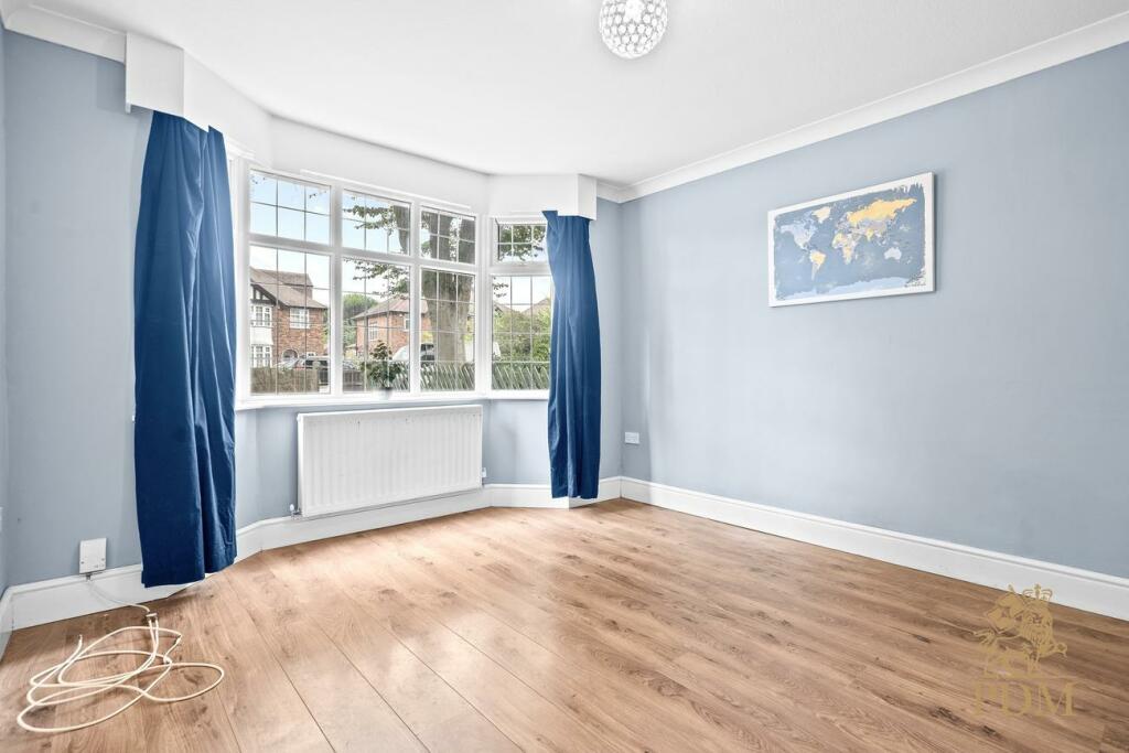 38 Russell Drive Wollaton Nottingham NG8 2BH