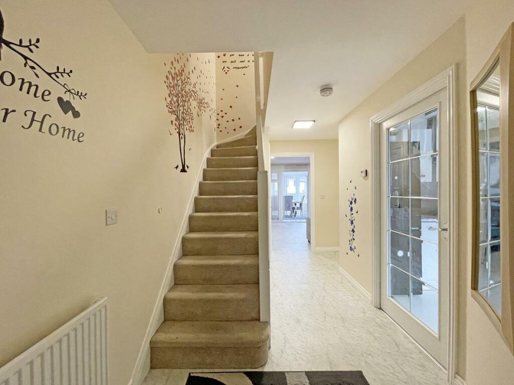 Harlyn Drive 6 Entrance Hall.jpg