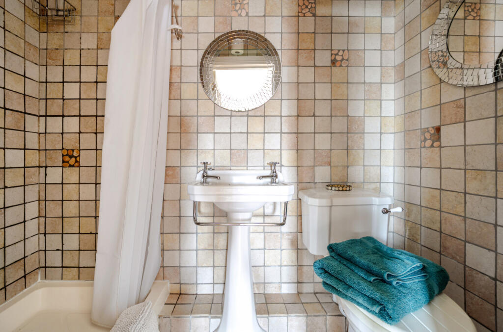 1330632-21-68933a...