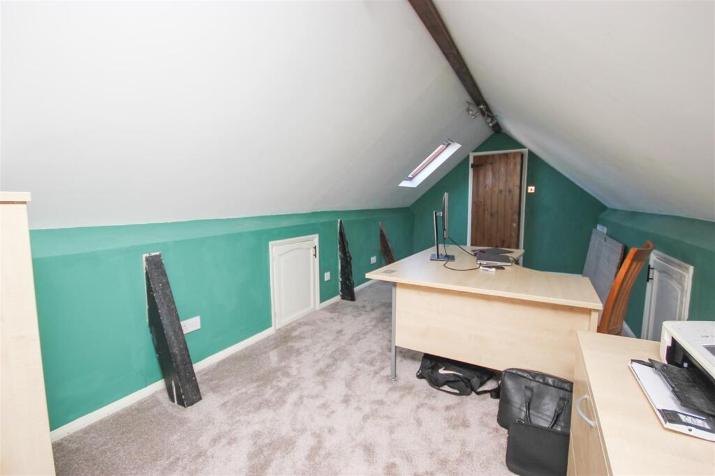 attic room 2.JPG