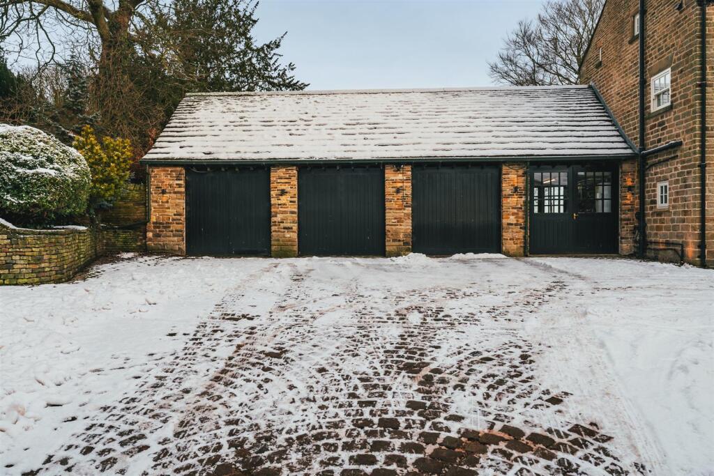 Triple Garage/Gym