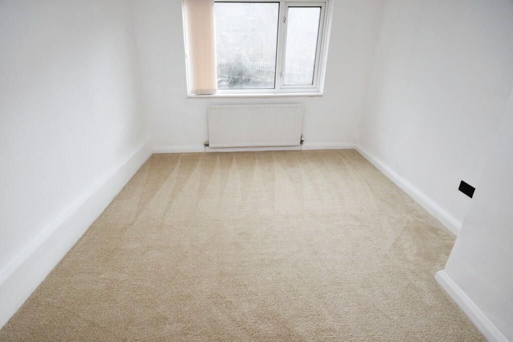 44b605ce-Bedroom