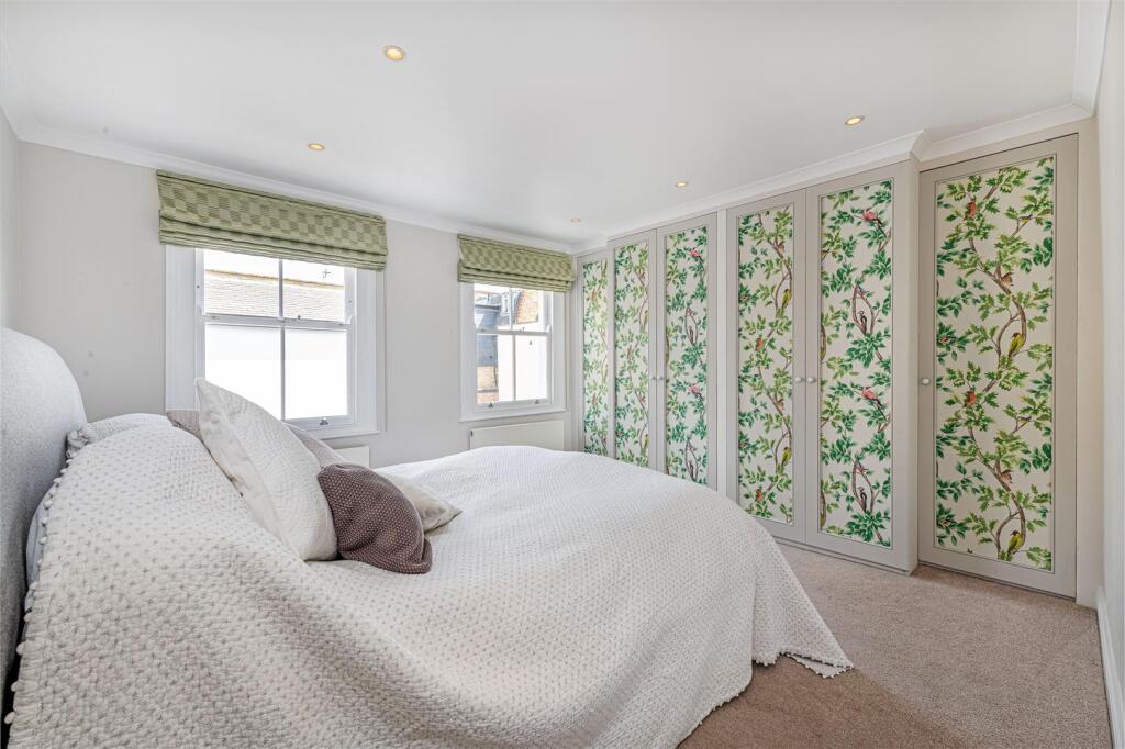 11 Cross St Bed 2.jpg