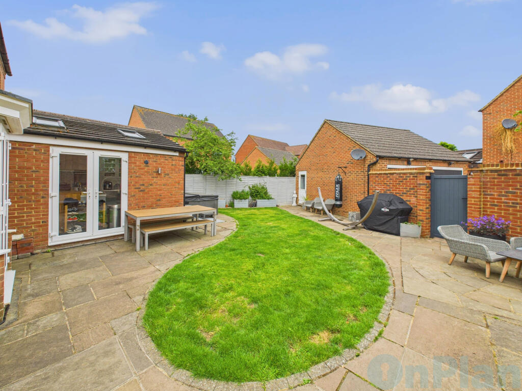 CAM04024G0-PR0029-STILL044