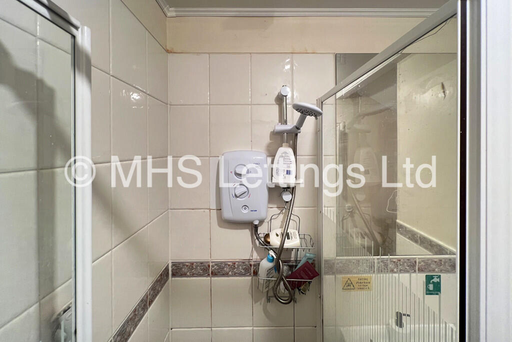 Bedroom9-bathroom...