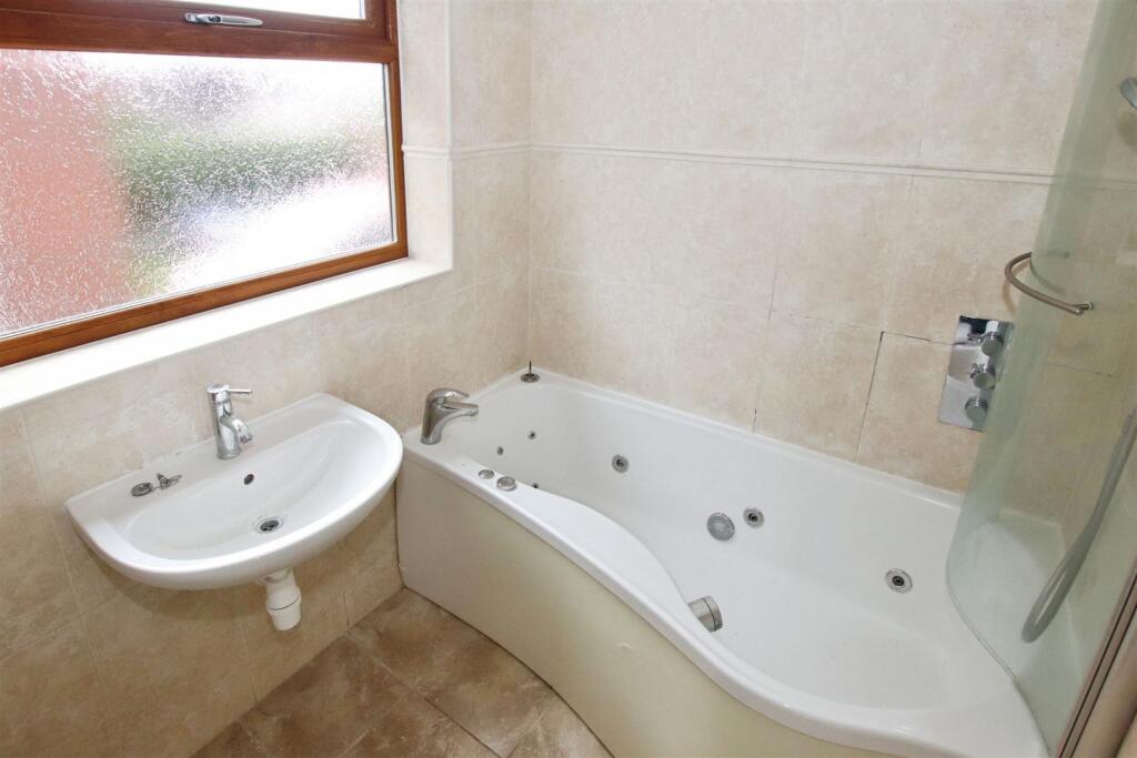 GROUND FLOOR BATHROOM