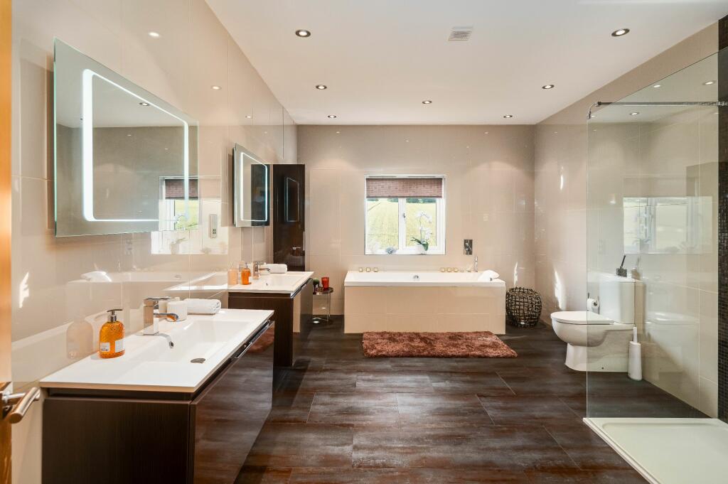 Main family bathroom 