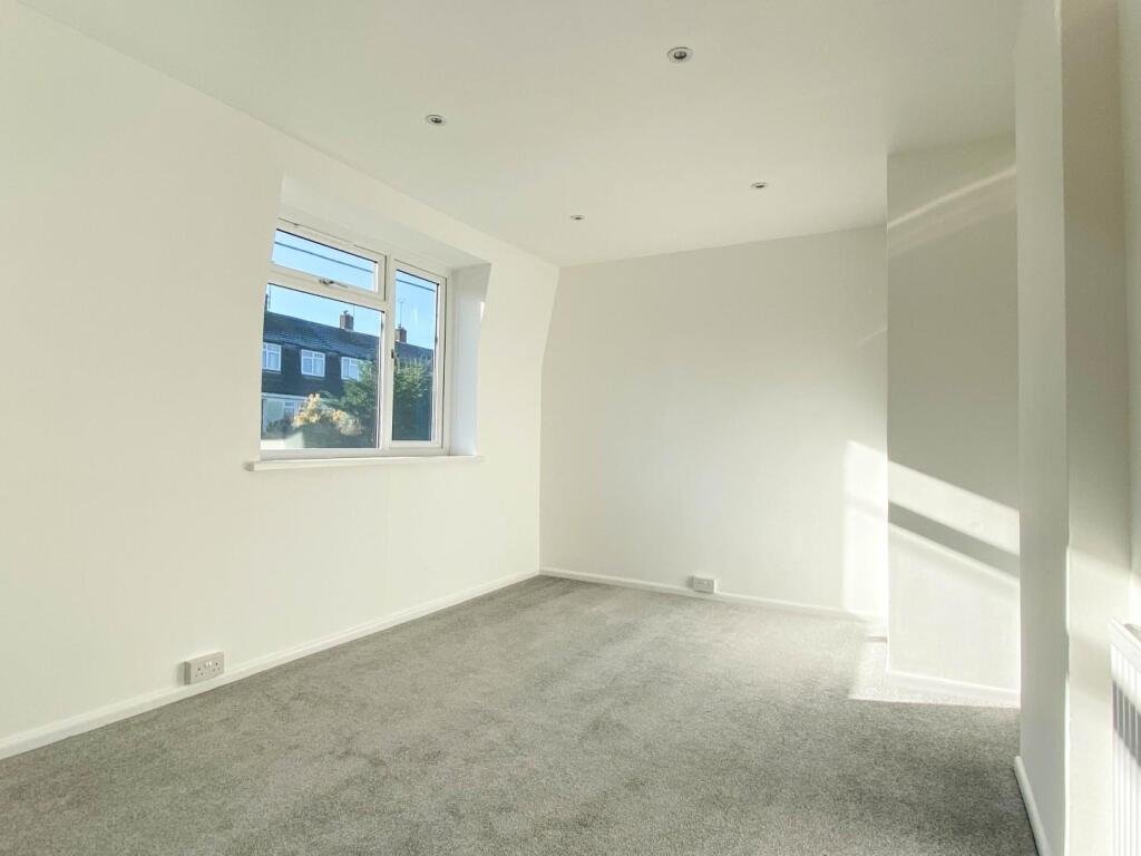 image00003 (Large).jpg