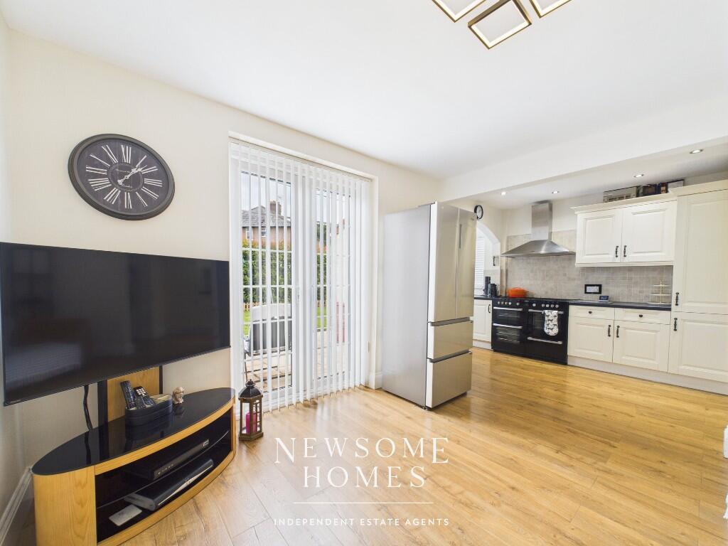 Kitchen/ Dining Room