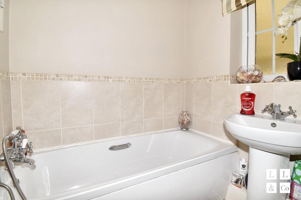 MIDDLE FLOOR BATHROOM