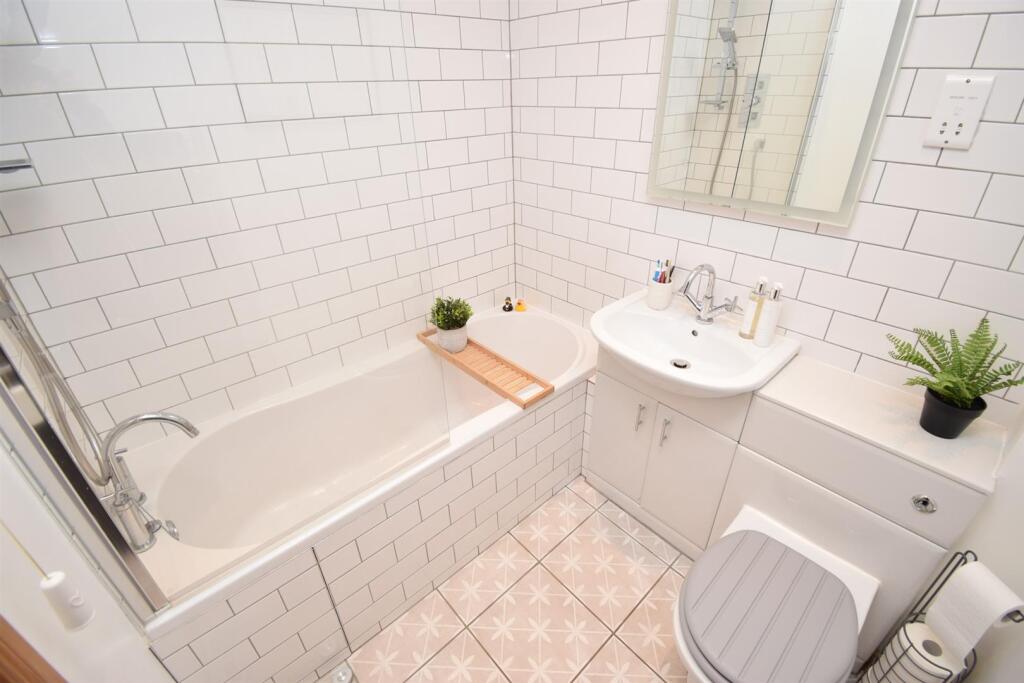 BATHROOM-2.jpg