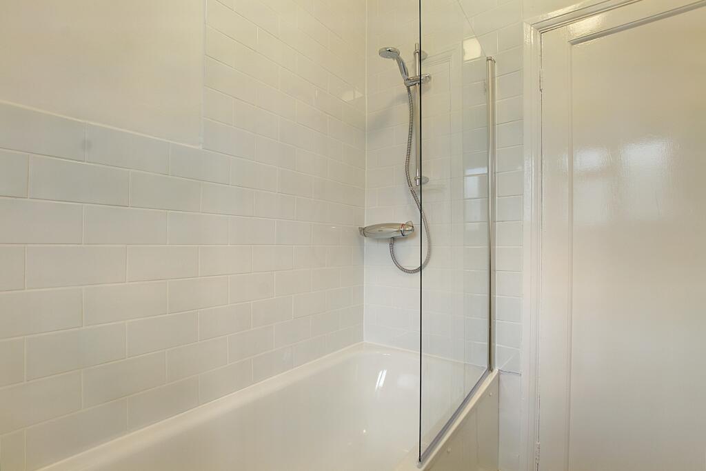 6.BATHROOM.jpg