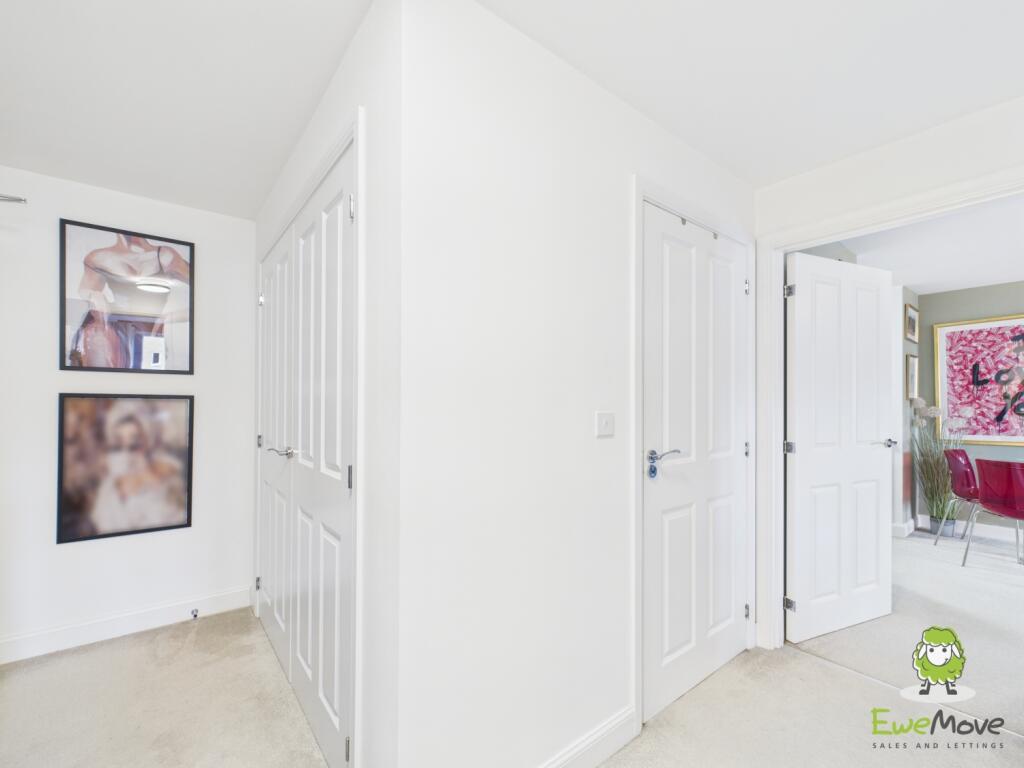 EweMove Estate Agents Basingstoke - Fleetlands Hou