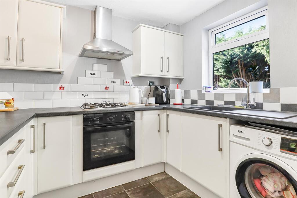 Kitchen/ Dining Room