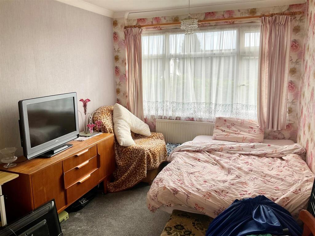 bed2.jpg