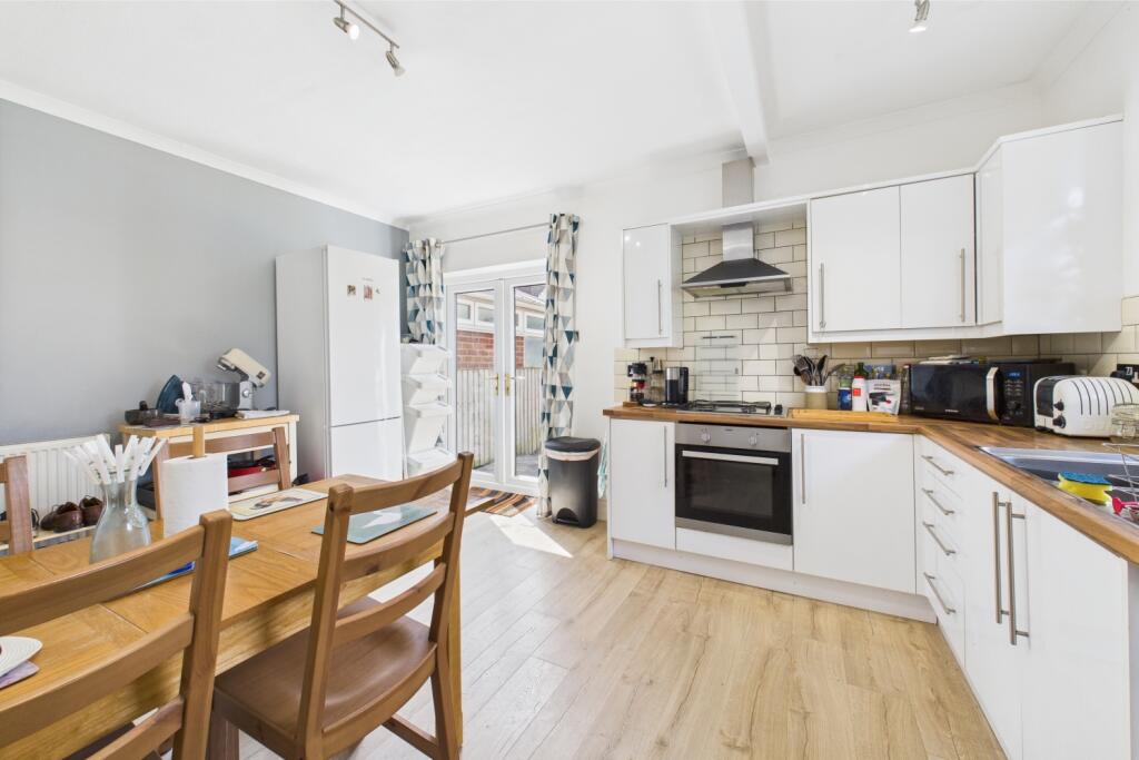 CAM03162G0-PR0253-STILL004