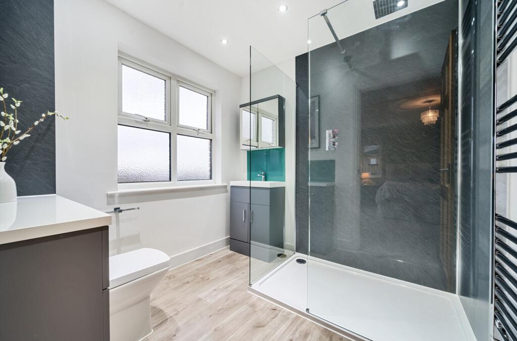 Bedroom 1 Ensuite Shower