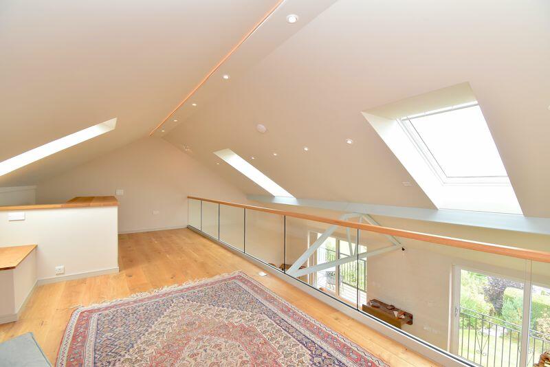 Mezzanine floor 