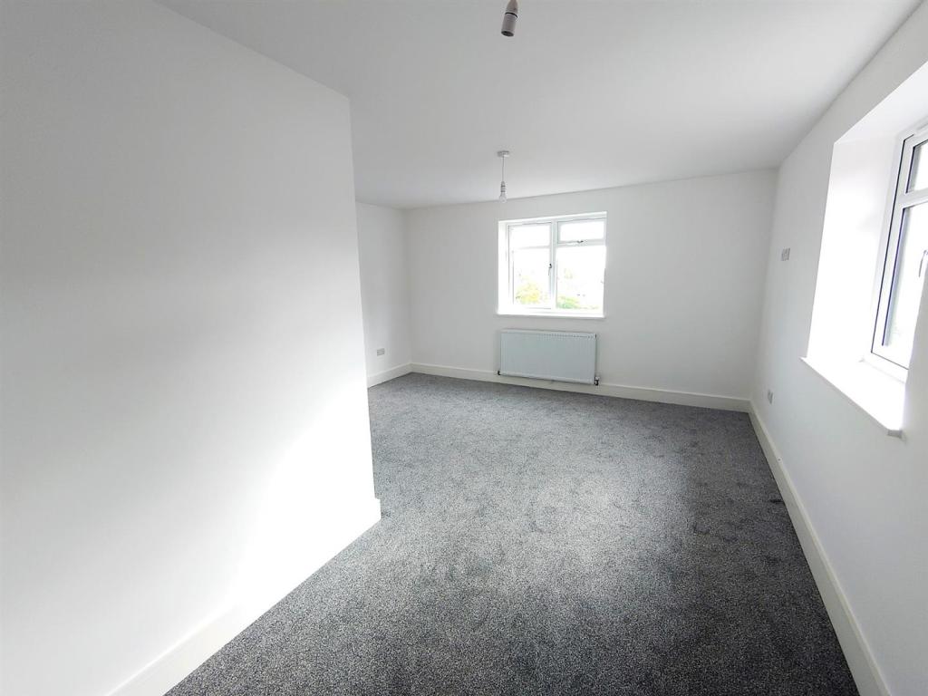 Bedroom 1b.jpg