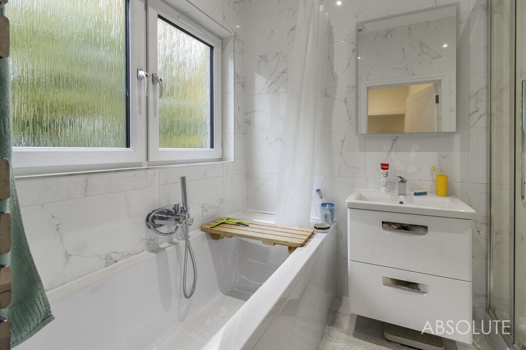 En suite Bathroom/Shower room