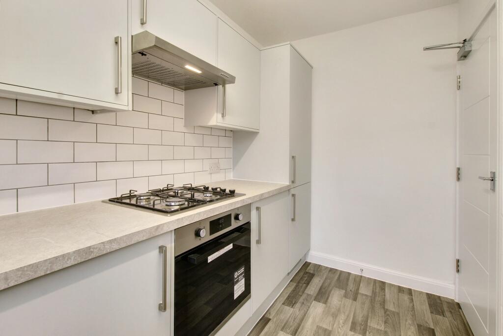 4.kitchen.jpg