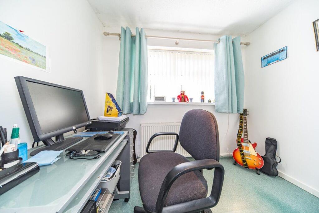 9 Pratt Road bedroom 3.jpg