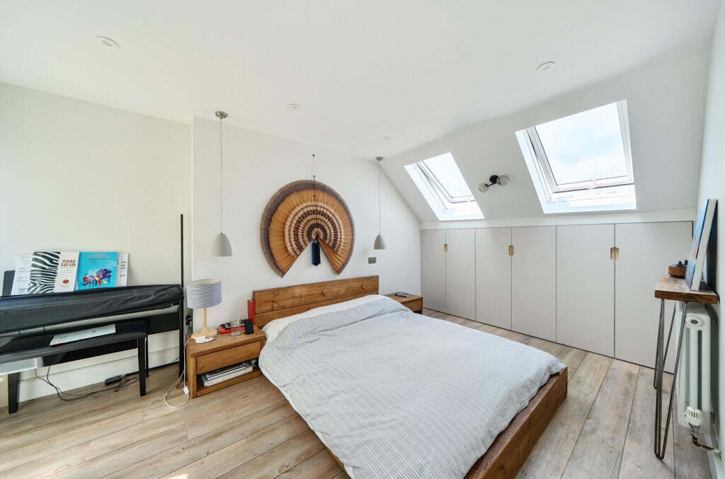 1320745-16-687a26...