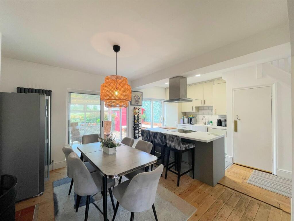 Kitchen / Dining Room