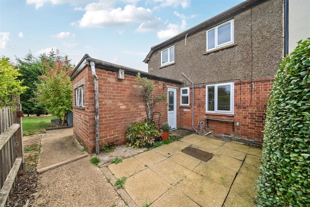 67 Main Road, Shutlanger (19).jpg