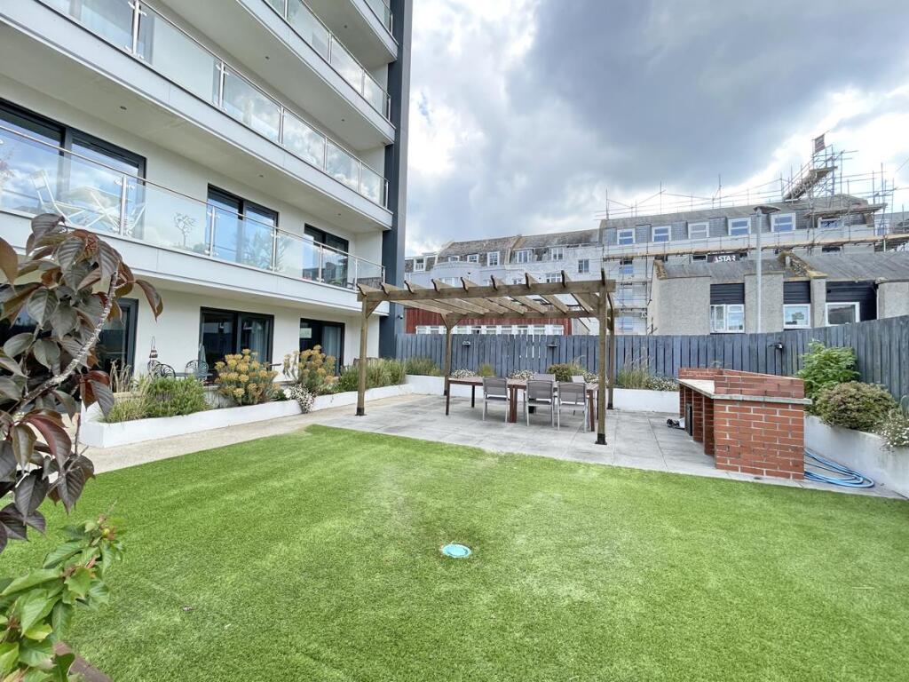 Peirson House 63 - Communal Garden 2.jpg