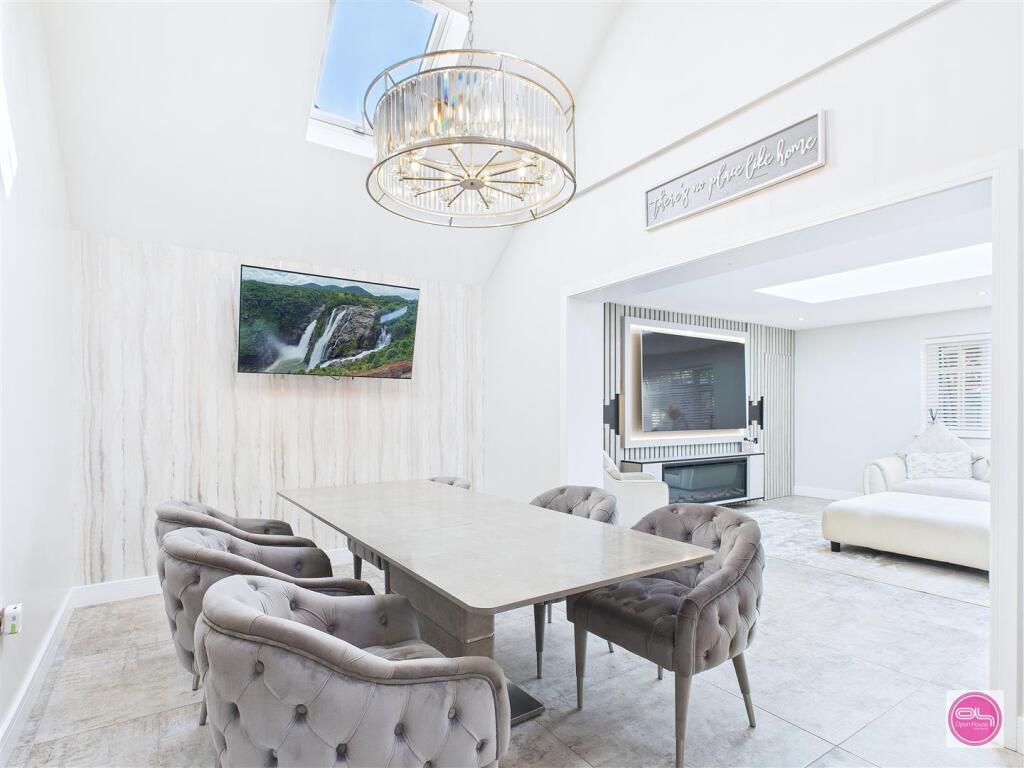 Cranfield Avenue, Church Gresley (13).jpg